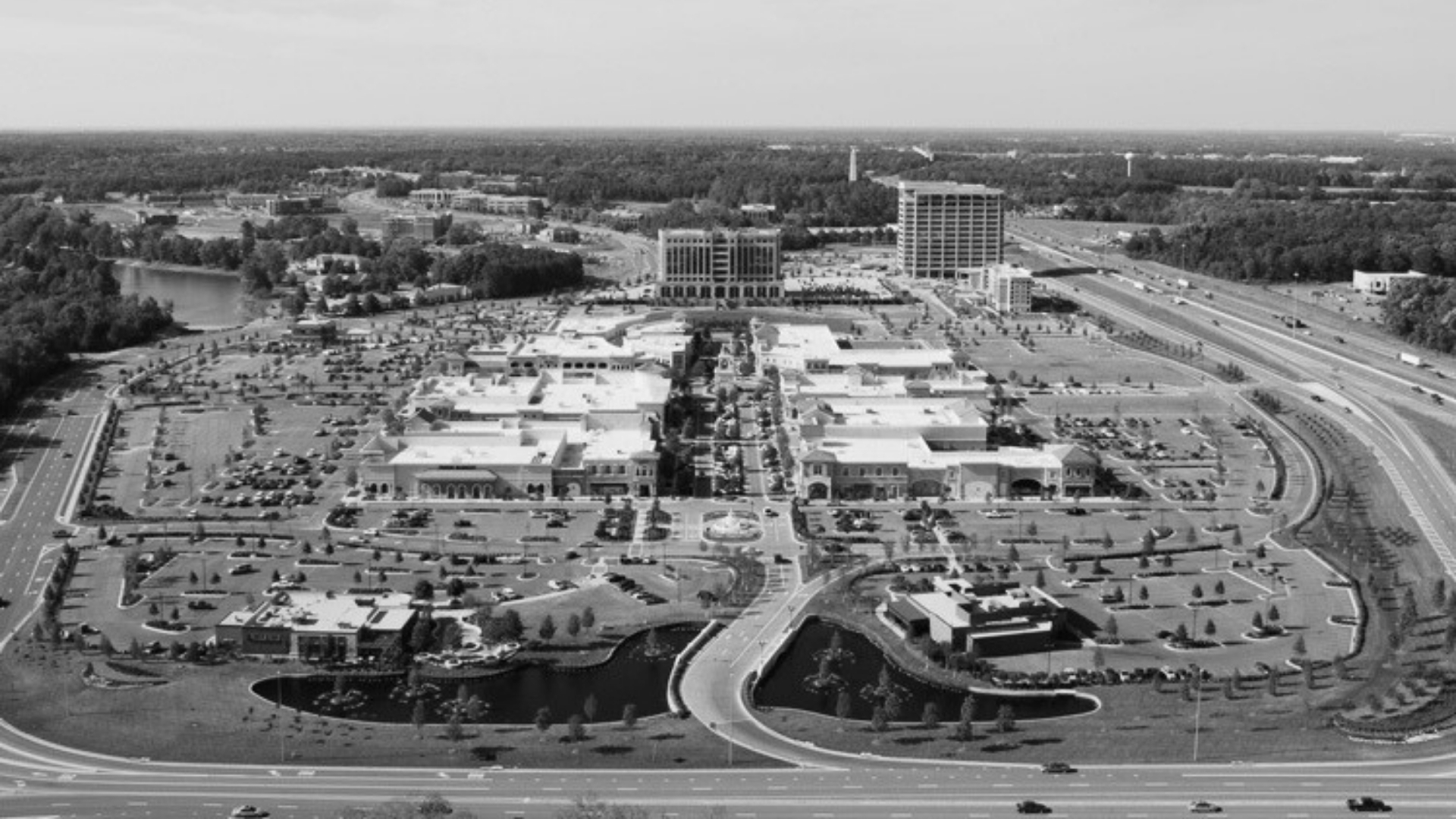 Waggoner - Highland Colony Parkway Aerial view of Highland Colony Parkway with landscaped medians and surrounding development.